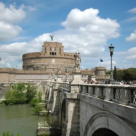Suites 44 Via Cicerone - Guesthouse close to Vaticano, San Pietro, Castel Sant'angelo-3